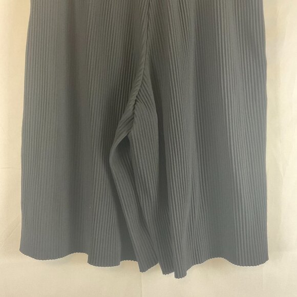 COS Accordion Pleat Shorts S Black Pockets Elastic Waist Bermuda Length - Picture 9 of 10